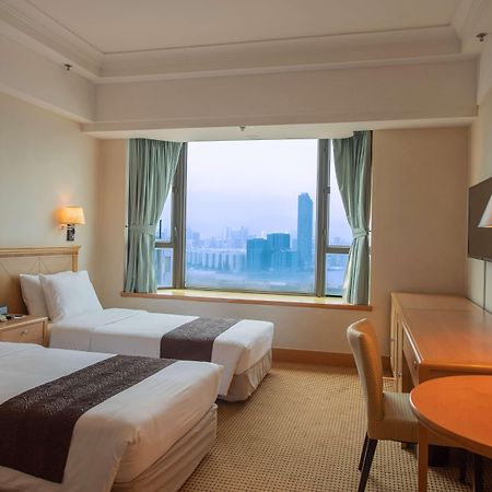 Ramada Hong Kong Grand View Hotel Bagian luar foto